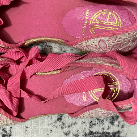 LILLY PULITZER PINK & WHITE SEERSUCKER STRIPE PLATFORM WEDGE  Women\'s Lilly Pulitzer Pink White Espadrille Wedges Size 8.8